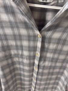Uniqlo Plaid Button-Up Shirt