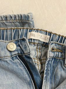 Light Wash Relaxed Fit Jeans