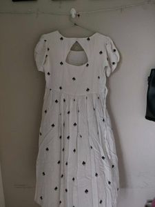 Chic White Midi Dress with Spade Print