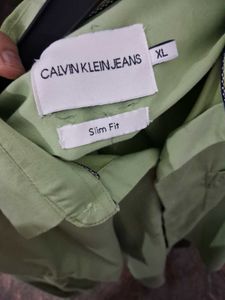 Men's Light Green Button-Down Shirt