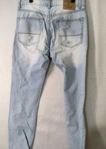 Latin Cow: Distressed White Skinny Jeans