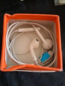 type c earbud