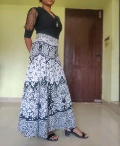 Black And White Floral Print Skirt 🖤🤍
