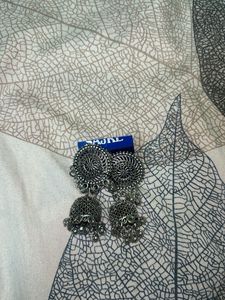 Box of jewellery