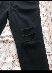 Women Black Rugged Jeans( Like New)