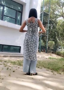 sleeveless straight kurti