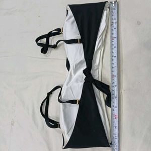 Chic Black &amp;⭐ White Bikini Top