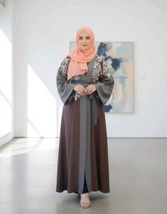 🌸Dubai Imported Dual-Tone Embroidered Abaya