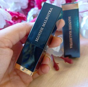 Manish Malhotra Lipstick desert saude
