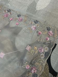 New- Elegant 🌪️Grey 💎Saree with Pink Embroidery