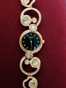 Elegant Gold Tone Rhinestone Watch