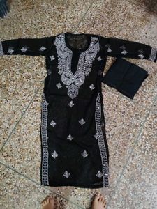 Elegant Black Embroidered Kurta