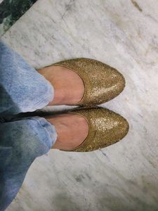Elegant Embellished Golden jutti