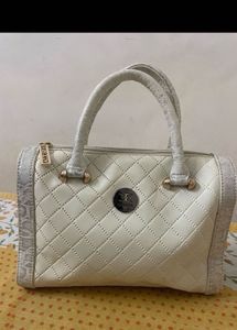Elegant White Quilted Handbag