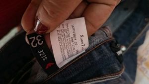 Men's Wide Leg Blue Jeans