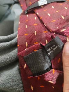 Luxury brand Saks Maroon Tie-Made in Italy