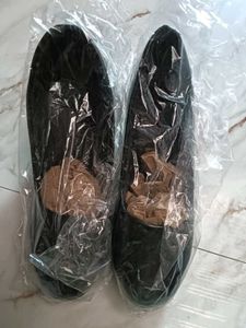 Chic Black Wedge Heels
