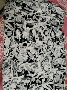 242.Monochrome Floral Print scarf