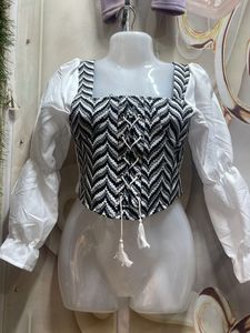Chic Zigzag Pattern Crop Top