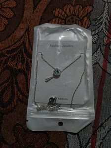 Fashionable Blue Stone Pendant Necklace