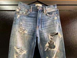 ✨ ZARA Distressed Denim Jeans ✨