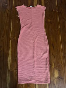 Chic Pink Ribbed Midi Dress