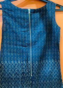 Sleeveless Knee Length Dress (Size-32)