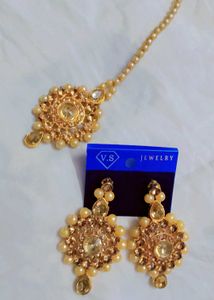 Exquisite Gold Pearl Maang Tikka & Earrings Set