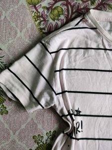 Striped T-Shirt with Graphic Print🌸✨