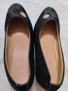 Black Ballet Flats
