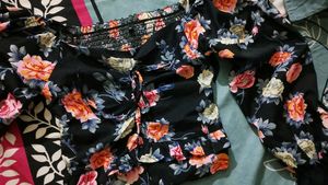 Floral Print Puff Sleeve Top