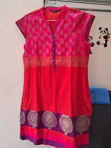 Women Panelled Straight Kurta, Block Printed With