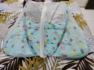 Cute baby sleeping bed with mosquito net