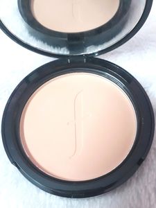 FACES CANADA Weightless Stay Matte Finish Compact