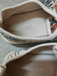 H&amp;M Floral Print Sneakers
