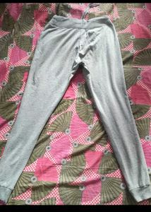2 jogger pant and two shorts