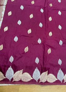 Elegant Purple Saree with Leaf Motifs