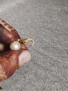 Elegant Pearl &amp; Gold Tone Bracelet