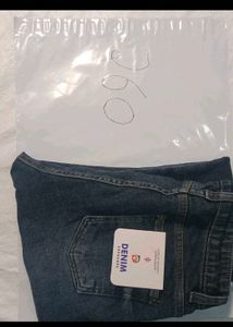 Stylish Flare Jeans with Raw Hem