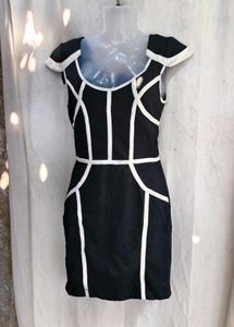 212510. Chic Black &amp; White Sheath Dress