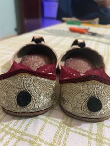 Embroidered Juttis for women