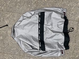 nike lightweight silver jacket
