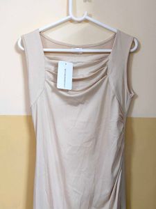 Elegant Off-White Sleeveless Dress