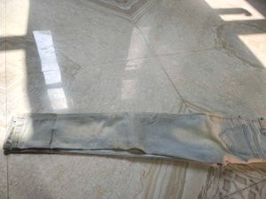 Light Wash Ripped Jeans