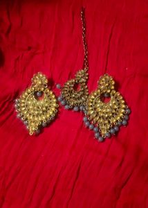 Stunning Kundan Maang Tikka & Earrings Set