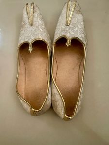 Men's Ethnic Embroidered Juttis