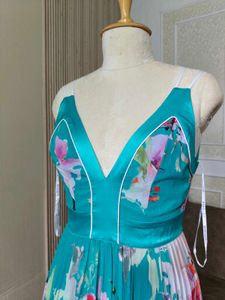 Stunning Marciano Floral Pleated Maxi Dres