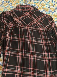 Chic Plaid Button-Up Shirt with L size