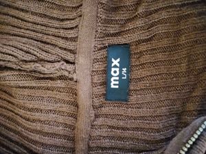 Cozy Brown zipped knit sweater for daily use