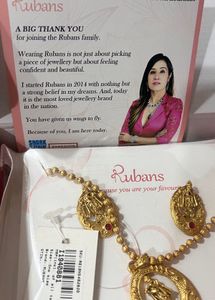 Elegant Gold Toned Pendant Necklace set